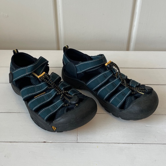 Keen Big Kids' Size 3 Newport H2 Waterproof shoes - Picture 2 of 6